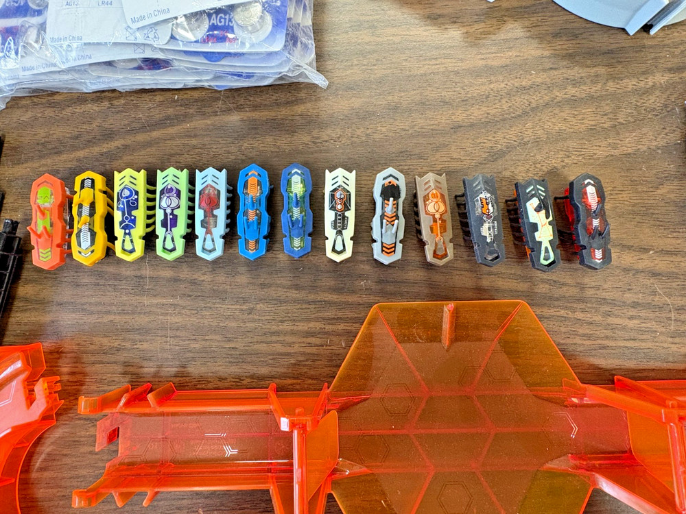 HEXBUG Nano Lot w/ Track Set, Tubes, Connectors & Multiple Bugs – Mixed Bundle