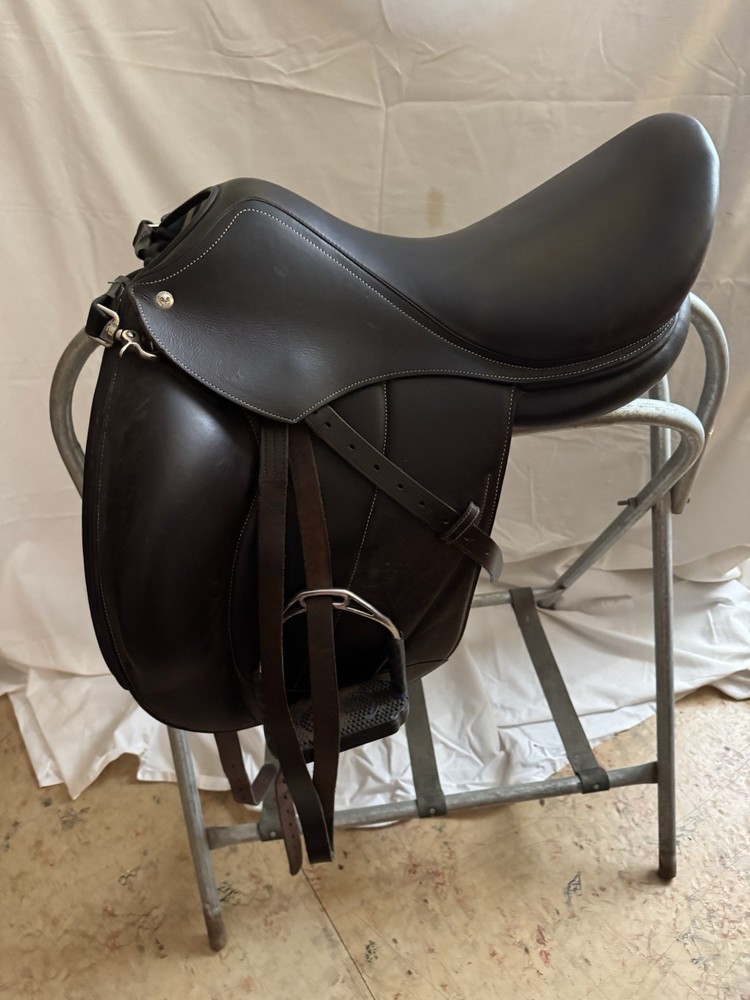 Voltaire Dreassage Saddle 17.5 Medium