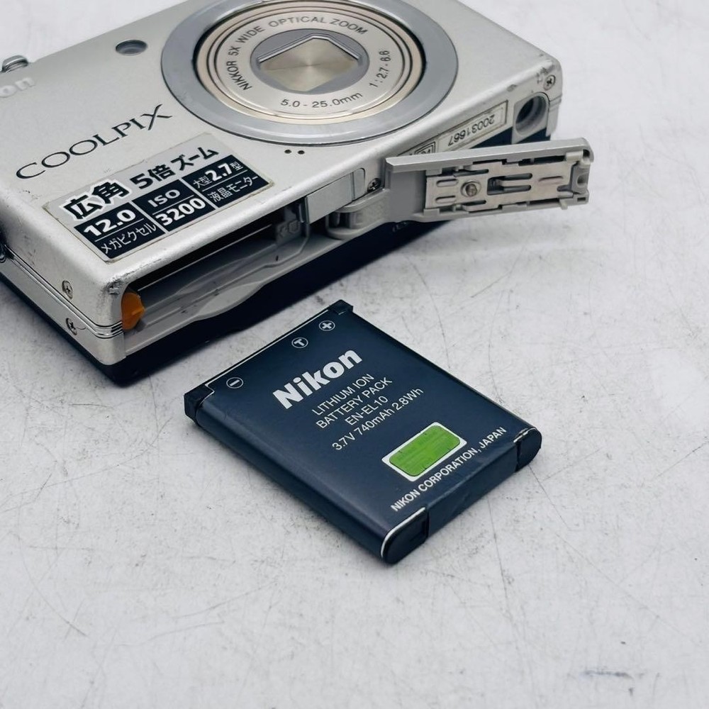 Nikon COOLPIX S570 Compact Digital Camera Tested Excellent Condition