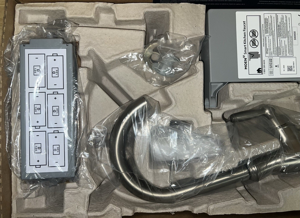 MOEN Brantford Single-Handle Smart Touchless Pull Down Sprayer Kitchen Faucet w-