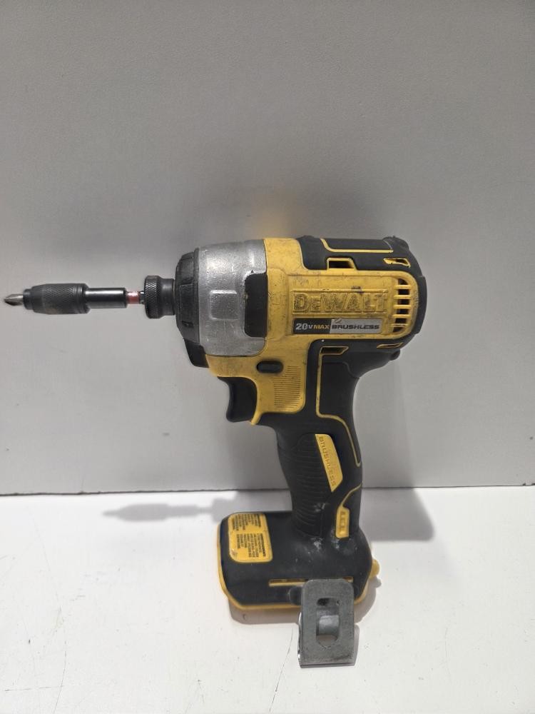 DEWALT DCF787 TOOL ONLY ***AS IS DOESN'T WORK*** (P22017764)