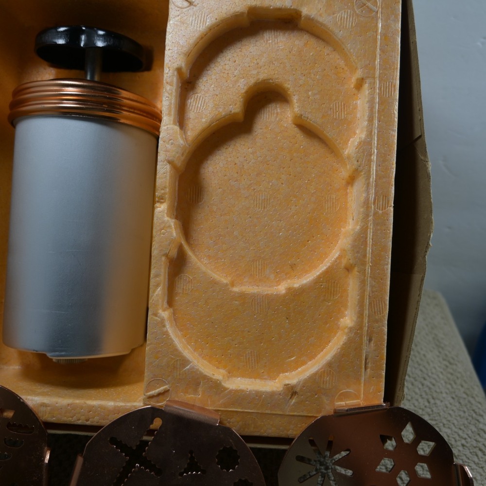 Mirro Dial a cookie cookie press copper colored top and inserts