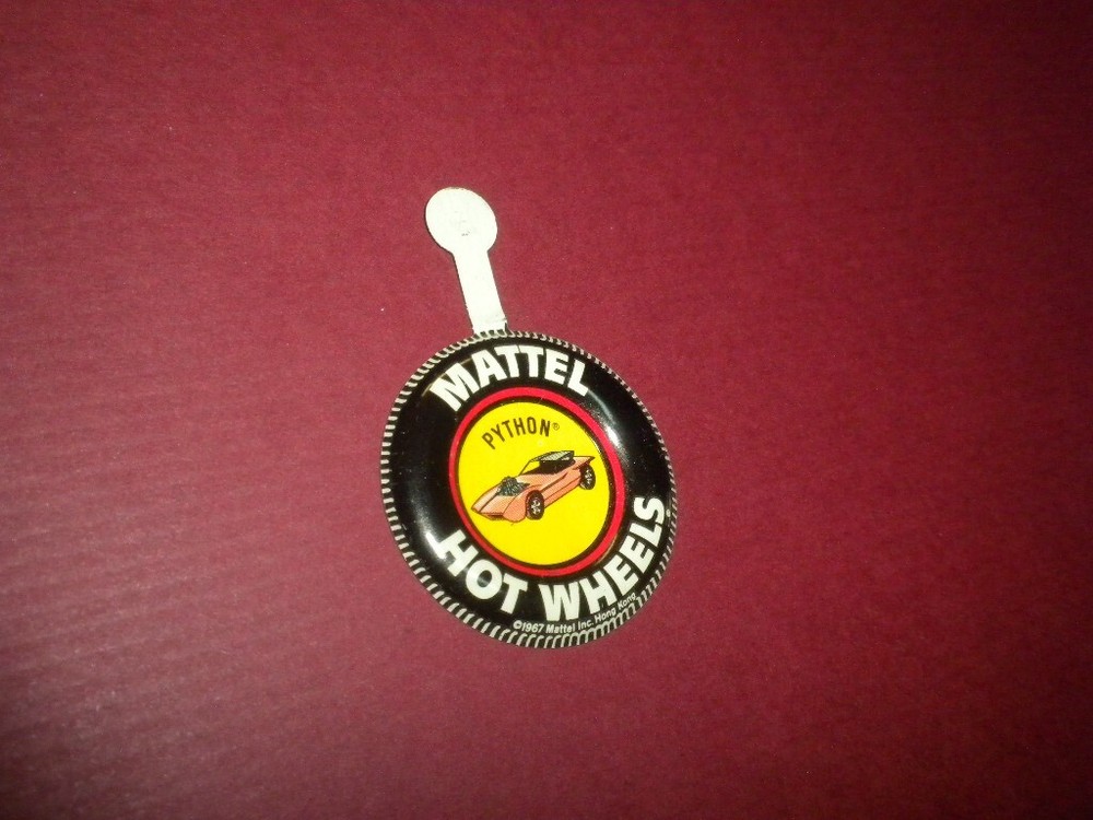 PYTHON Mattel Hot Wheels metal badge/pin/button/pinback 1967