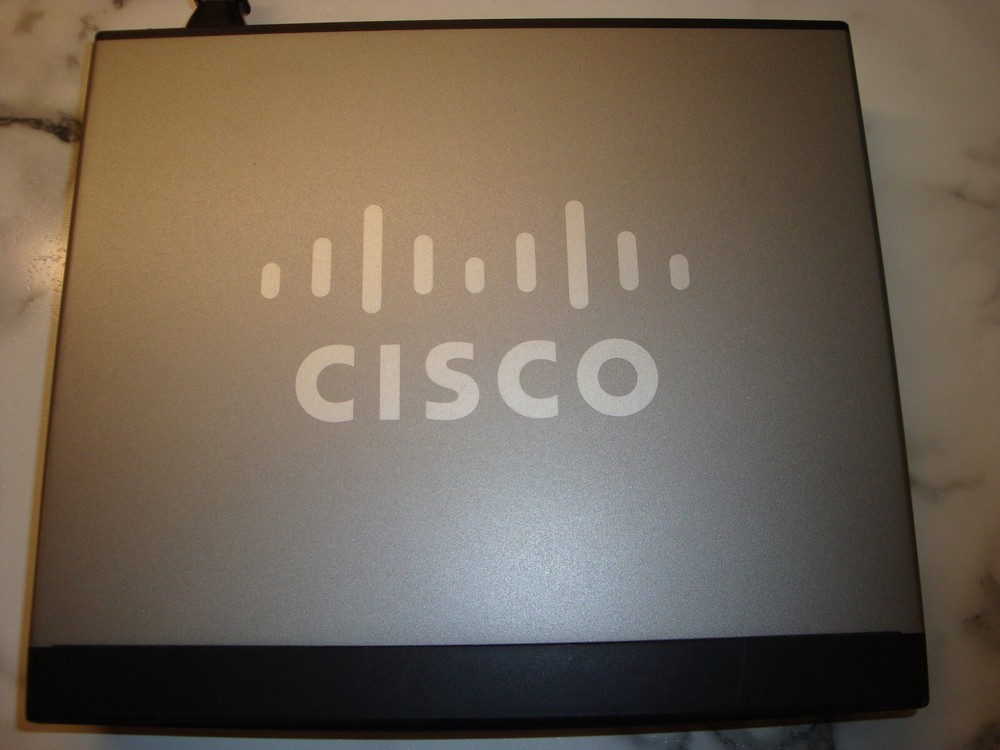 Cisco SR2016 V2.2 16-Port Unmanaged Rack-Mount Ethernet Switch