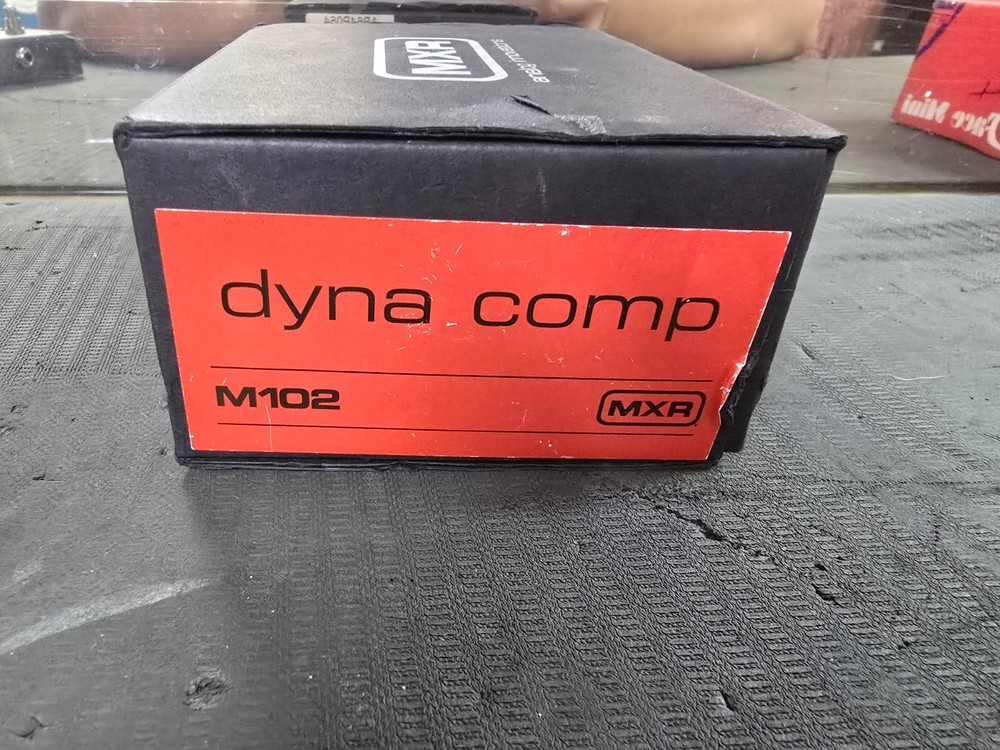 MXR M102 Dyna Comp Compressor Guitar Effects Pedal