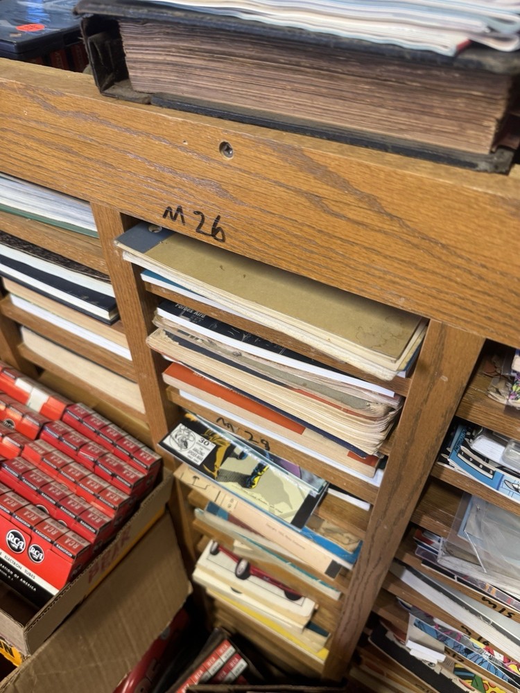 1949 VHF SPOT FREQUENCY SIGNAL GENERATOR TYPE CA-1386 INSTRUCTION BOOK