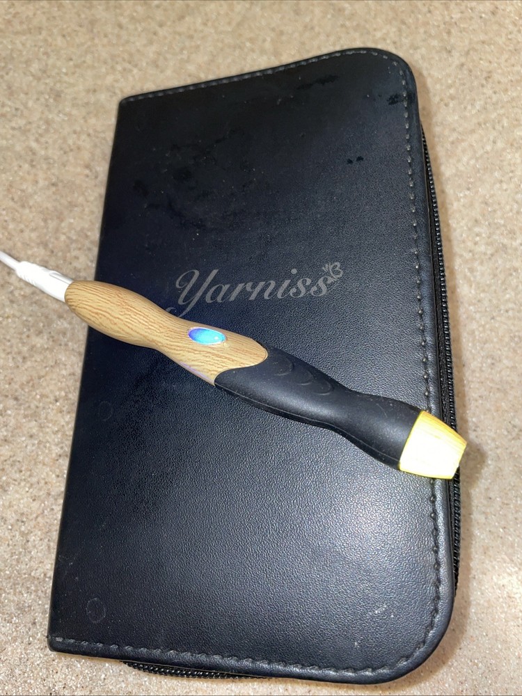 Yarniss Lighted Crochet Set Zip Case Lighted Rechargeable Tested