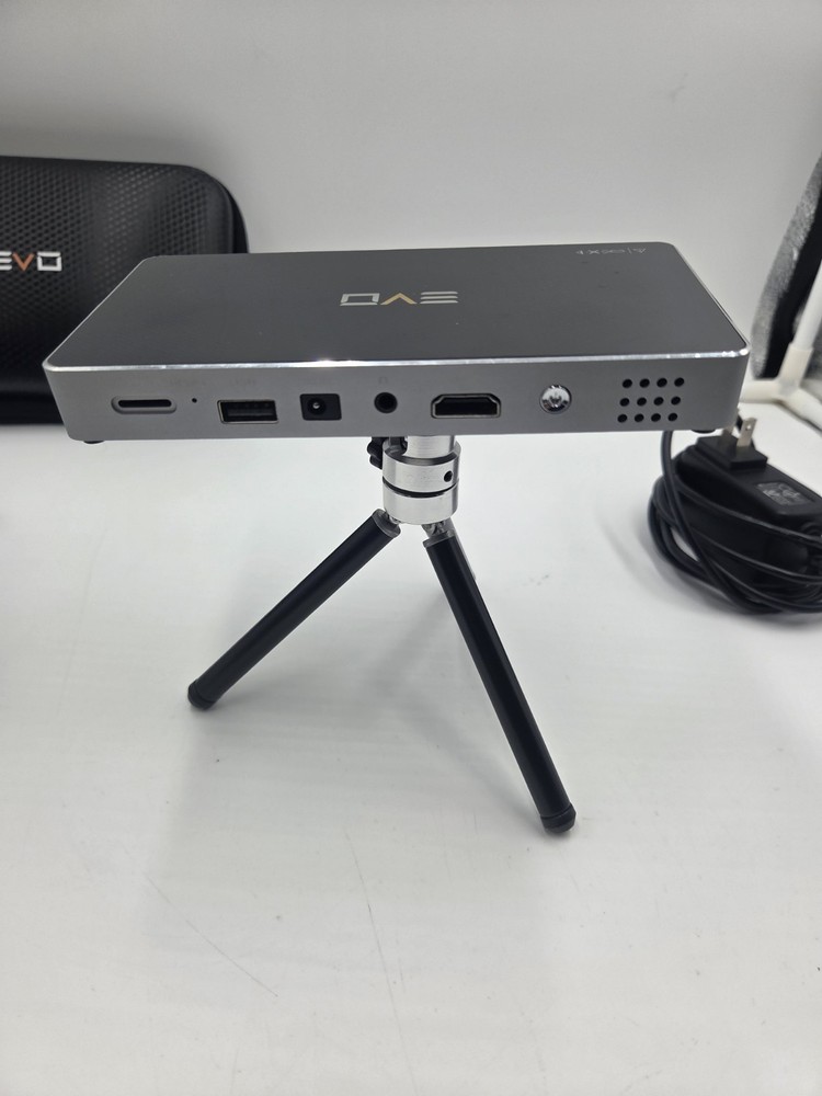 Evo SJ3000 Smart Mini Projector