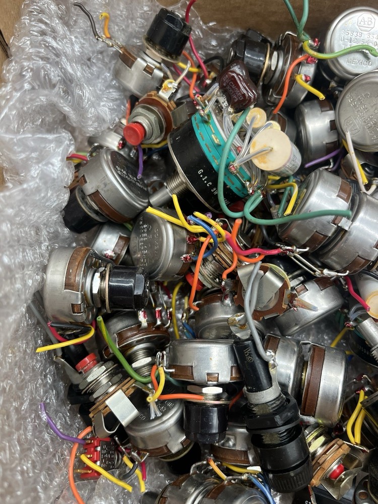 Misc Electronics (UNTESTED) INCLUDES ALLEN BRADLEY TYPE J potentiometer