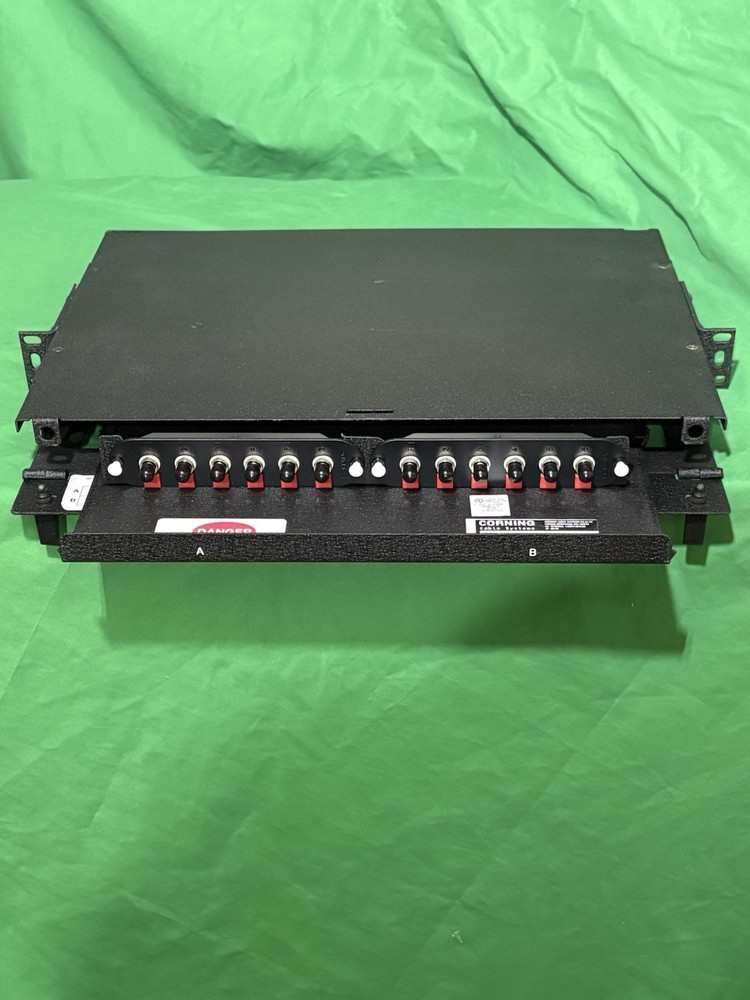 CORNING CCH-01U CABLE SYSTEM LANSCAPE with CONNECTOR HOUSING PANEL & Ears