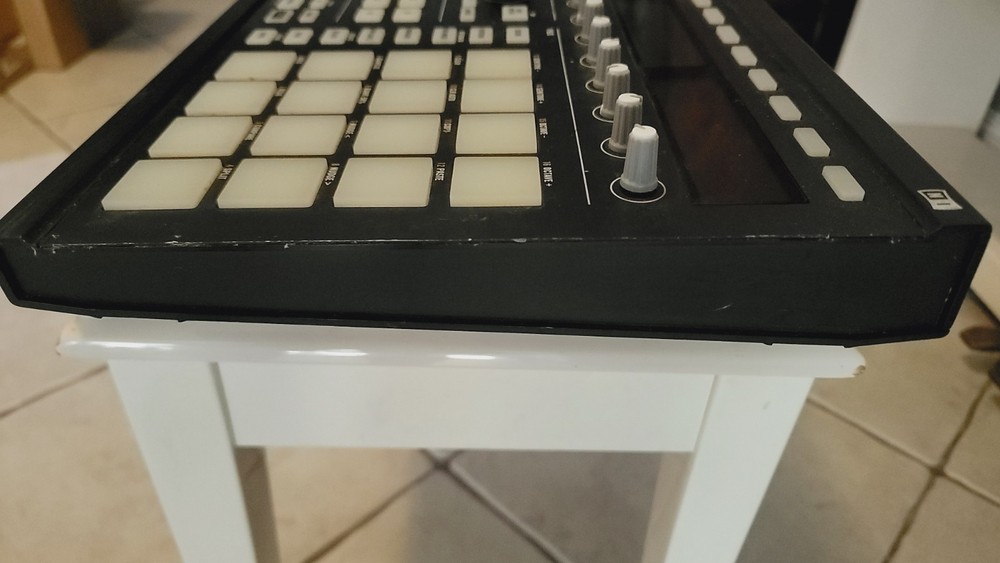 Native Instruments MASCHINE MK2 Black w/USB Cable – Power Tested Only.
