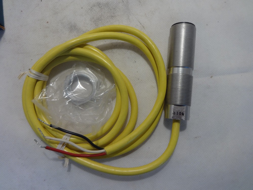 NEW IN BOX HONEYWELL MICRO PYCC8C3-2 PROXIMITY SWITCH