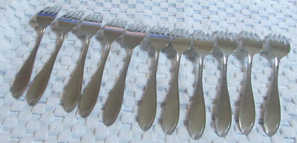43 PC Oneida Camber Cresta Windswept Scroll Glossy Stainless Flatware