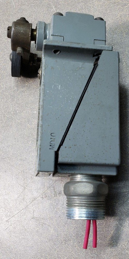 Allen Bradley 802T-HP Spring Return Lever Compact Limit Switch. Ser H