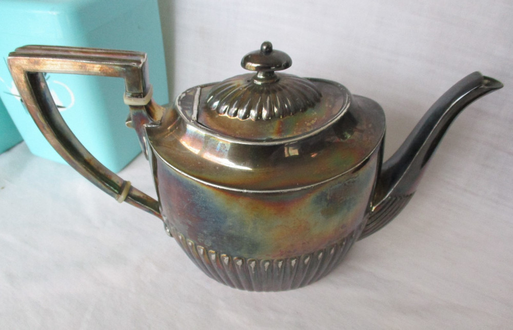 Vintage  Meriden Britannia Co Tea POT Silverplate Rogers Bros 2072 MORE PCS *