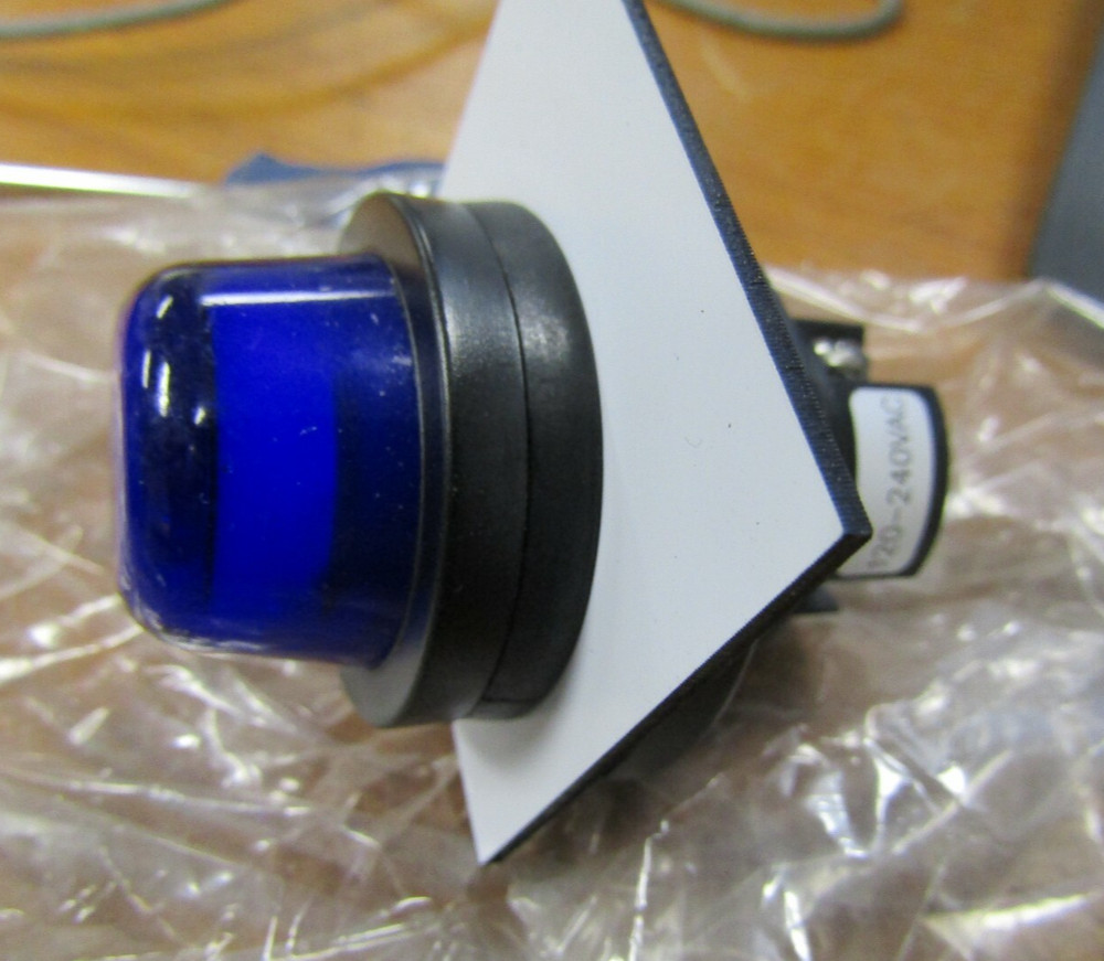 NEW  APPLETON UCPL BLUE LED PILOT LIGHT 120/240V PANEL MOUNT