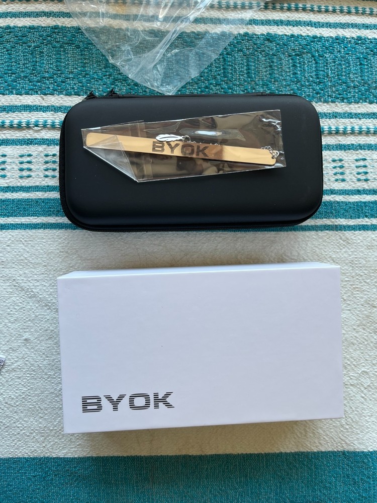 BYOK: A dedicated device for focused writing with case (WHITE)