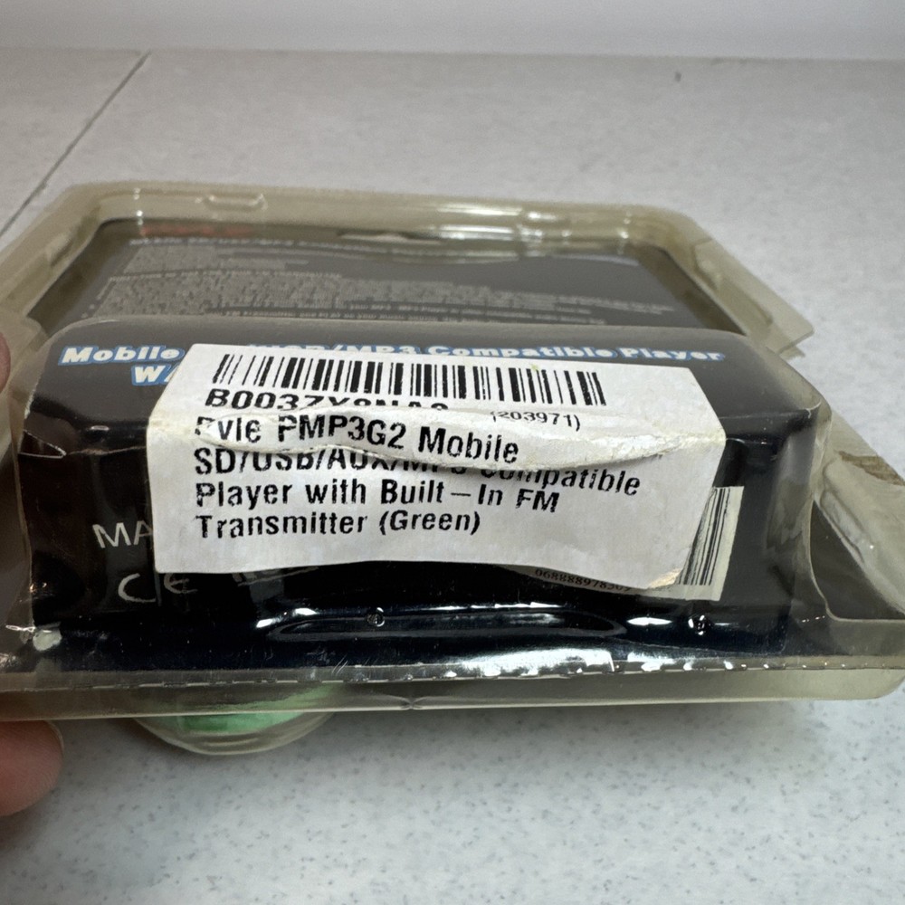 Pyle - PMP3G2- FM Transmitter Mobile SD/USB/MP3 Player - Green