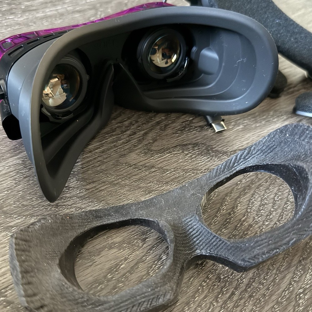 Bigscreen Beyond 2e VRChat Edition Bundle/Controllers/Base Station No Trackers