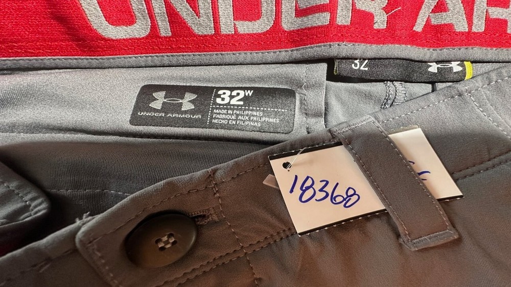 Under Armour men’s 32 athletic short gray pockets solid flat stretch relaxed Phi