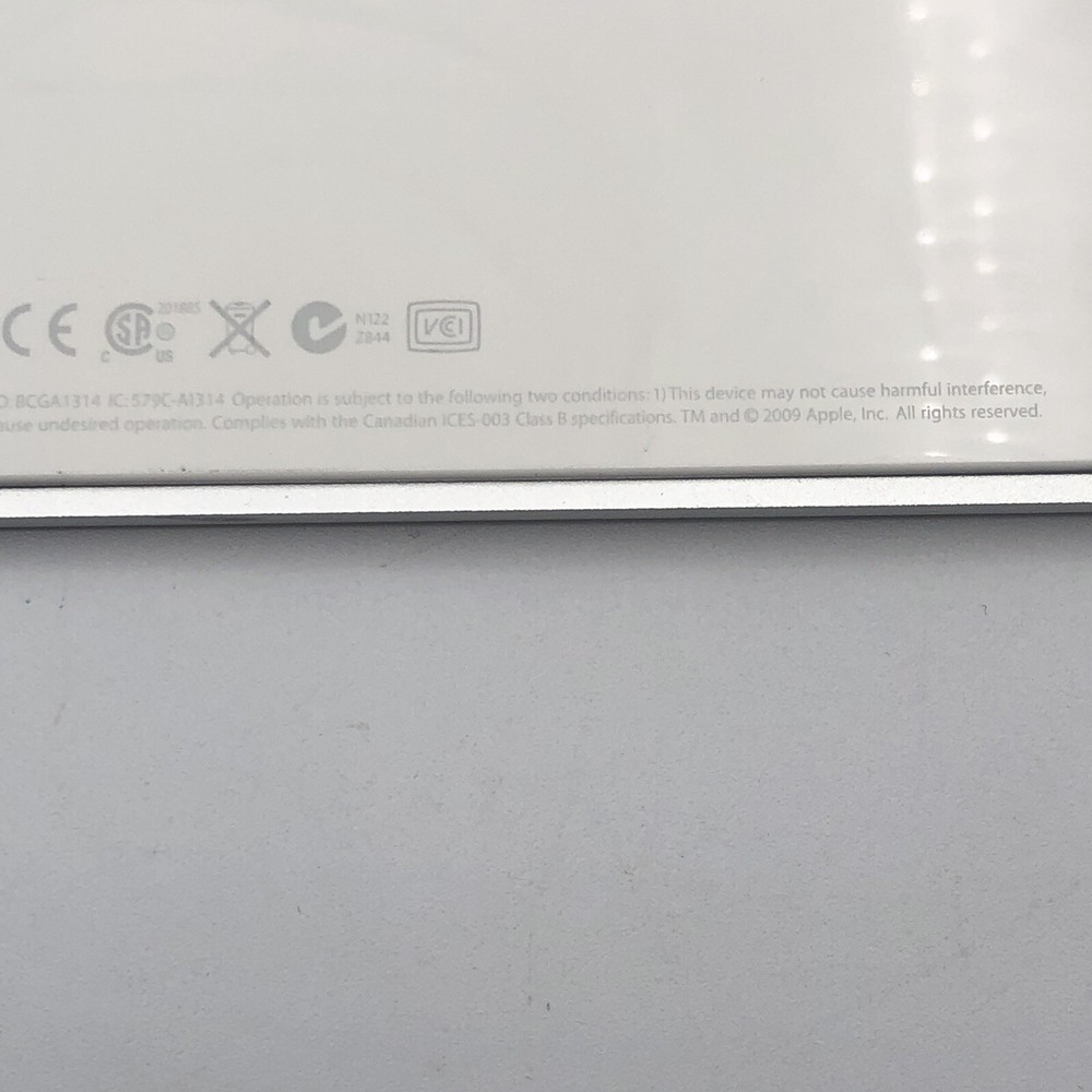 Apple A1314 Wireless Bluetooth Keyboard Silver And White