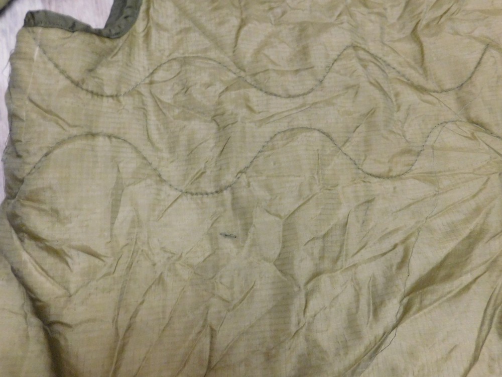 US ARMY FIELD JACKET LINER SIZE MEDIUM