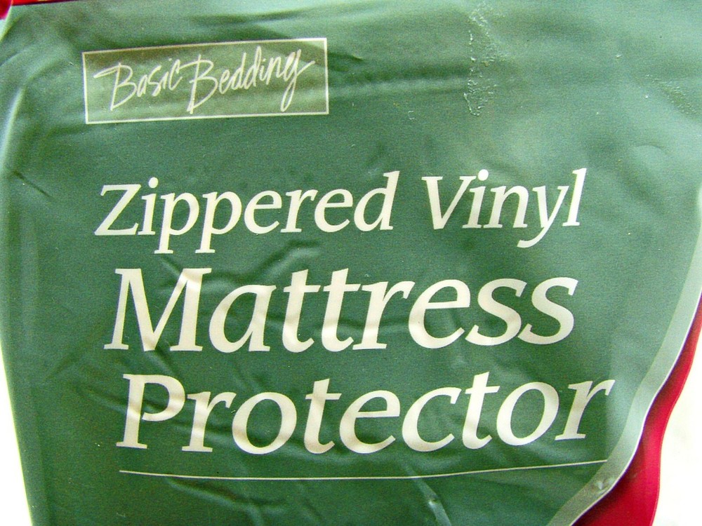 Basic Bedding Queen Size Zippered Vinyl Mattress Protector Waterproof Stainproof
