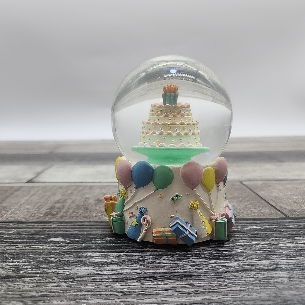 Birthday Cake Snowglobe [109]