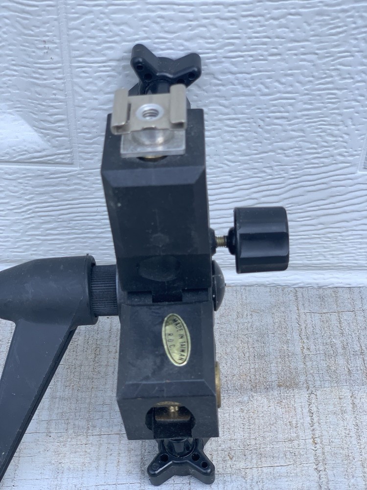 Unbranded - Studio Flash Umbrella Bracket - With Cold Shoe