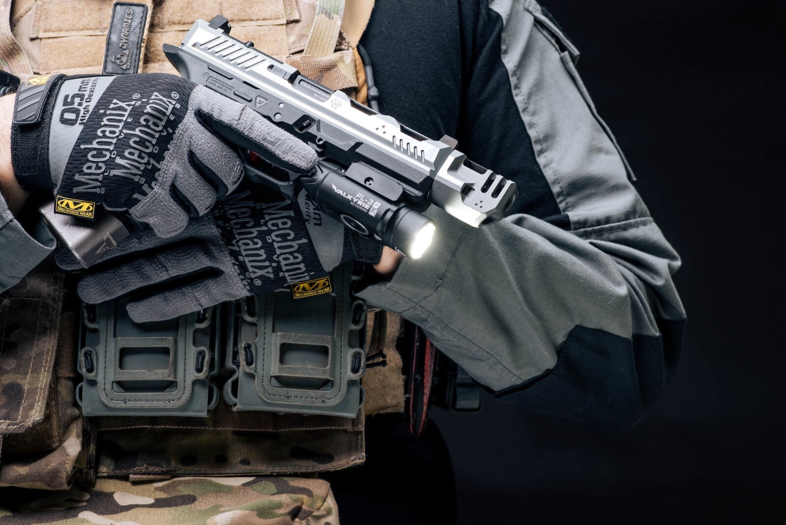 Olight PL-3R Valkyrie Rechargeable Rail Mounted Light, Black, 1500 Lumens, 205 M