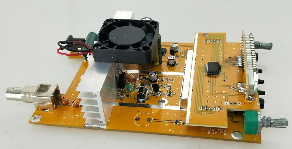 DIY 1.5W/15W Adjustable PLL stereo Fm transmitter broadcast only PCB