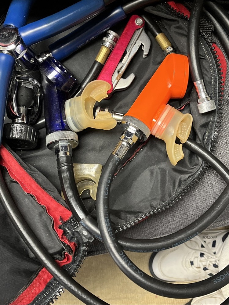 Oceanic Datamax Pro Air Scuba Dive Computer Console With Dive Bag & Regulators