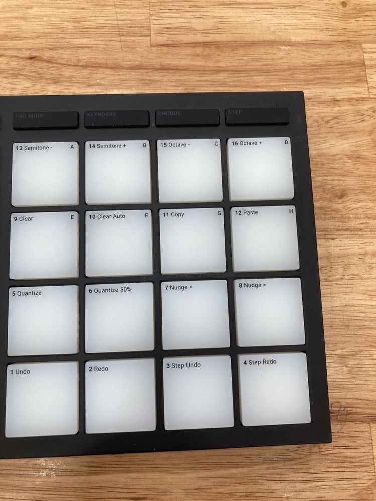 Native Instruments MASCHINE MIKRO MK3 Drum Controller USED