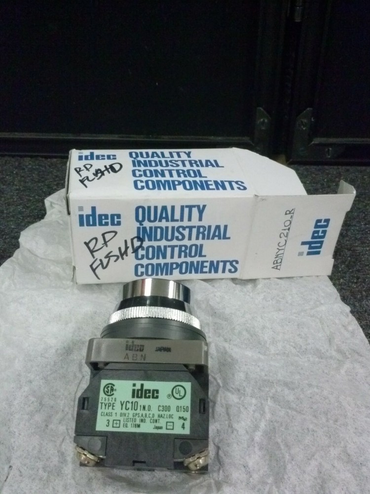 IDEC Type YC10 Red Round Flushed Miniature Pilot Pushbutton Switch