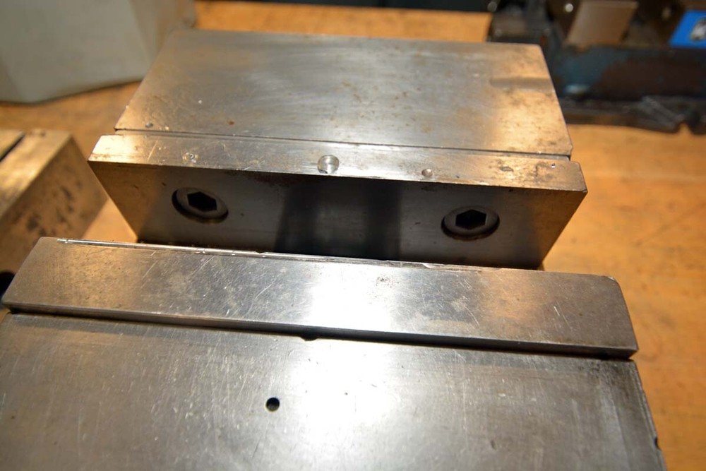 Kurt Vise Model PT800A includes 14" extended jaws ( Inv 39325)