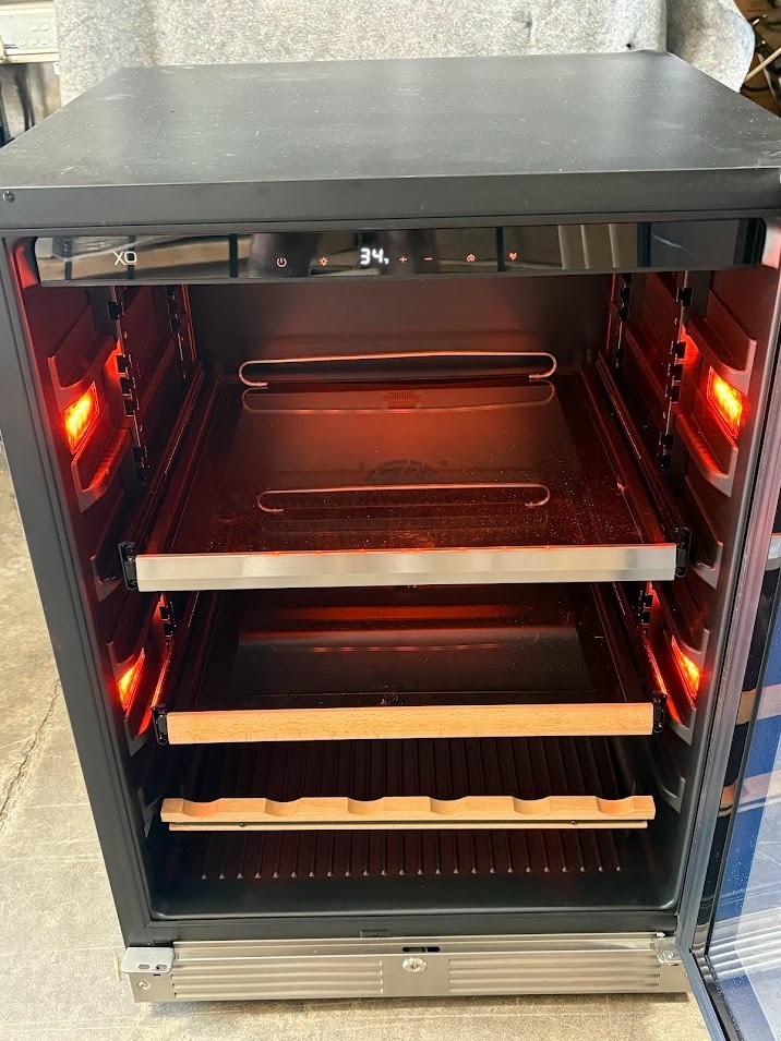 XO XOU24BCGSR 24" Beverage Center w/ Glass Shelves (Bad compressor, Sold AS IS)
