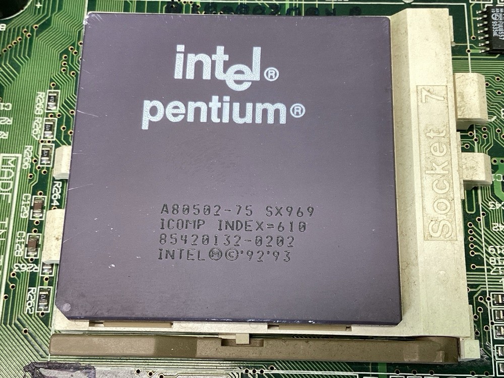 Socket 7 Motherboard 94137-2 & Pentium A80502-75 CPU & RAM - UNTESTED