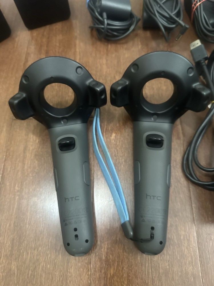 HTC VIVE Pro Headset VR Full Set Complete System Virtual Reality Kit Tested