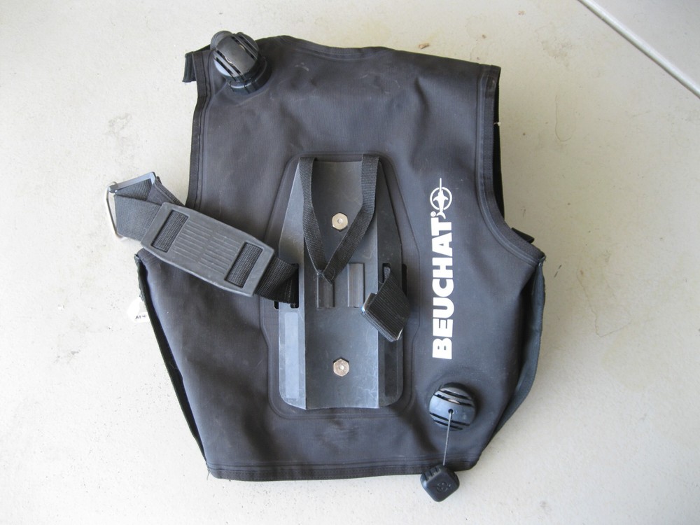 Beuchat Master Lift Equalizer Size M Buoyancy Compensator