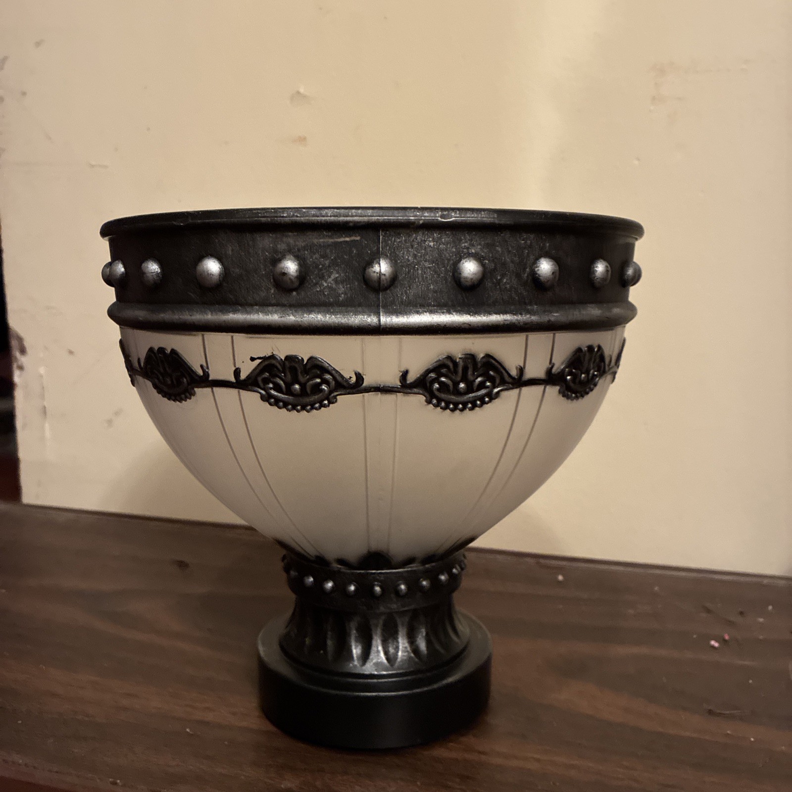 Gemmy Halloween Light Up Goth Pedestal Candy Bowl Red Flame Look Spooky!