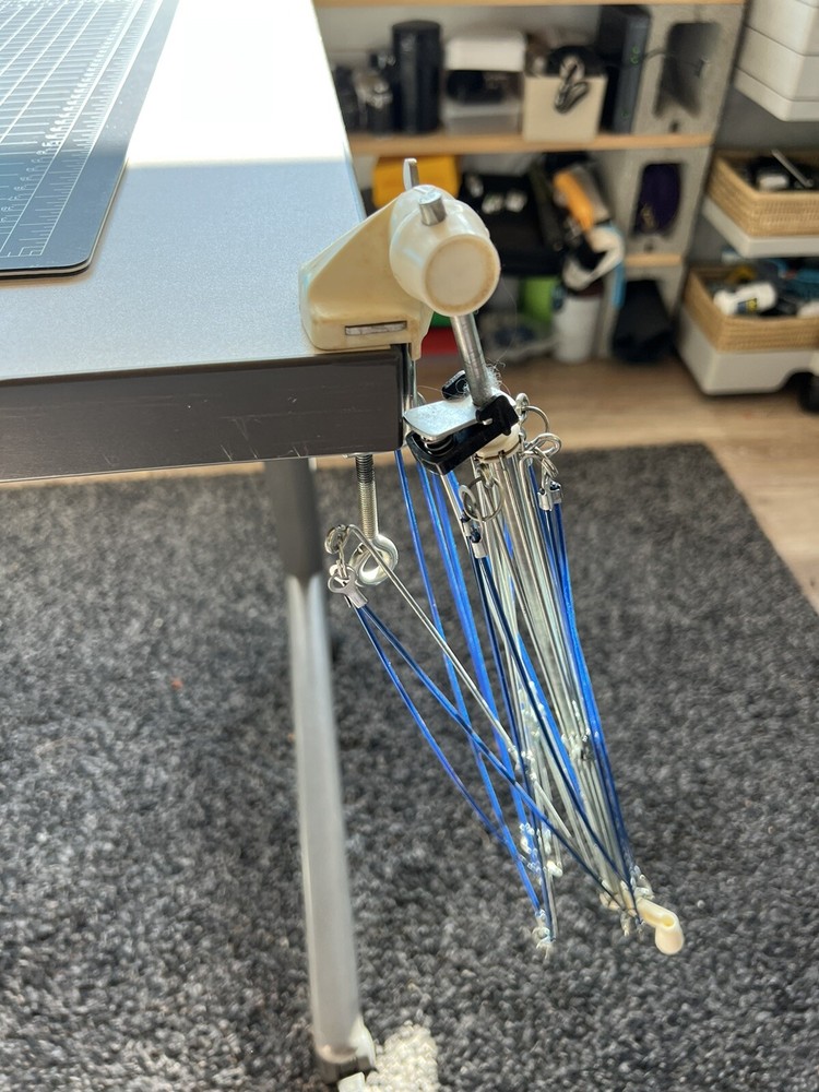 SKEIN HOLDER w/ CASE