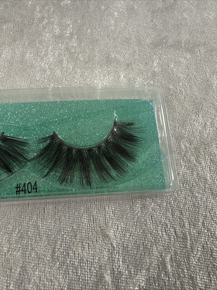 false eyelashes #404