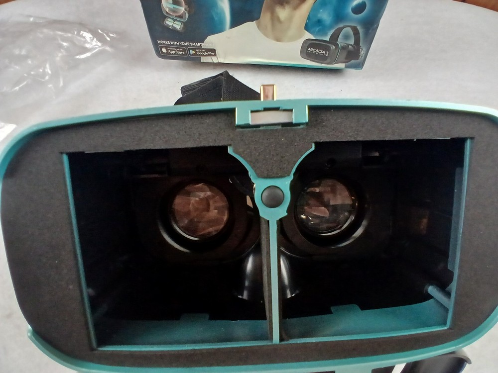 ARCADIA Virtual Reality 360 Head Set Use with Smart Phones