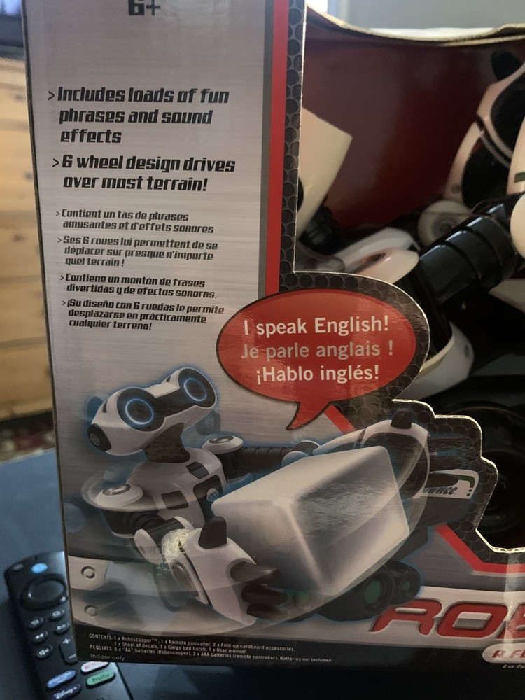 2008 NEW SEALED ROBOSCOOPER Wowwee Robotics w/remote control