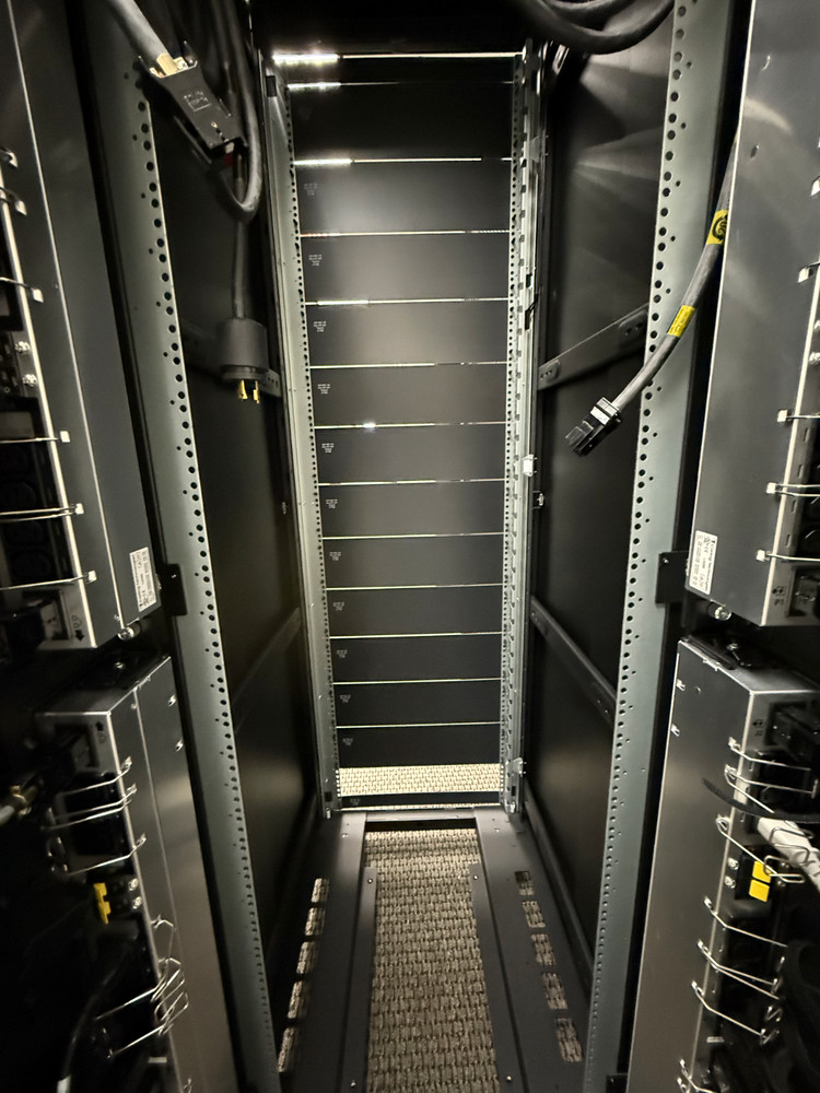 Dell EMC UNITY ALL FLASH 40U Server Rack with PDU's