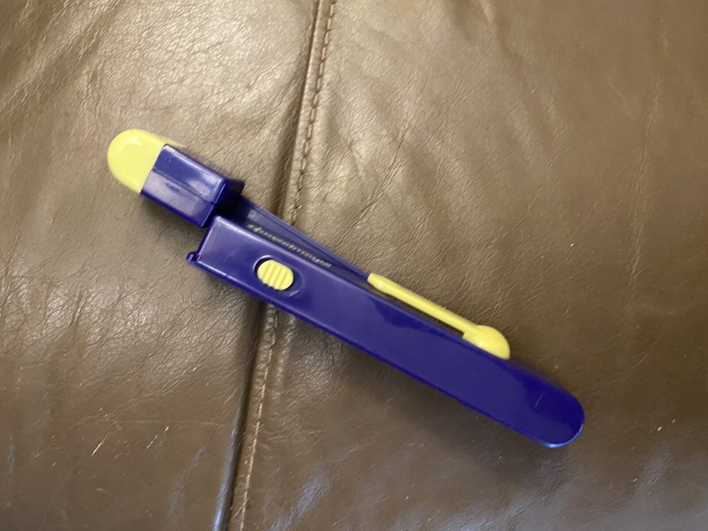 Goosebumps Folding Reading Light with Bulb - NOT TESTED