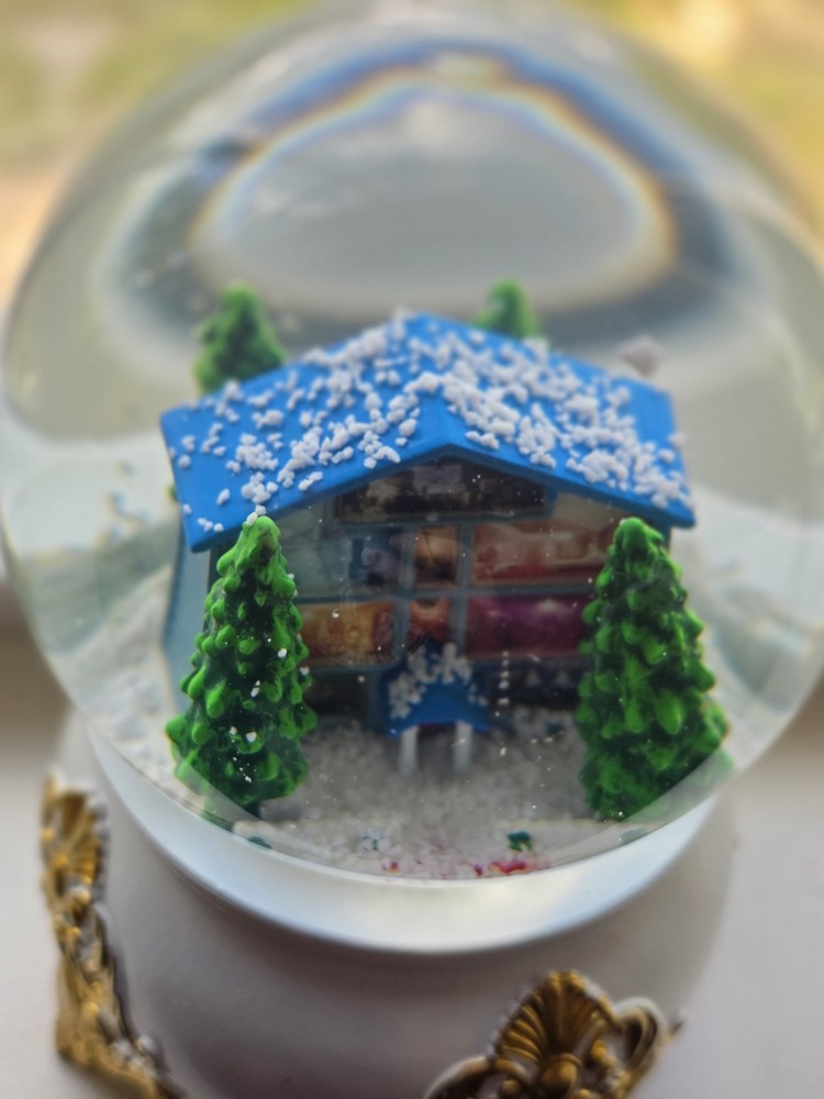 Taylor Swift Lover Snow Globe With Original Box * Authentic *