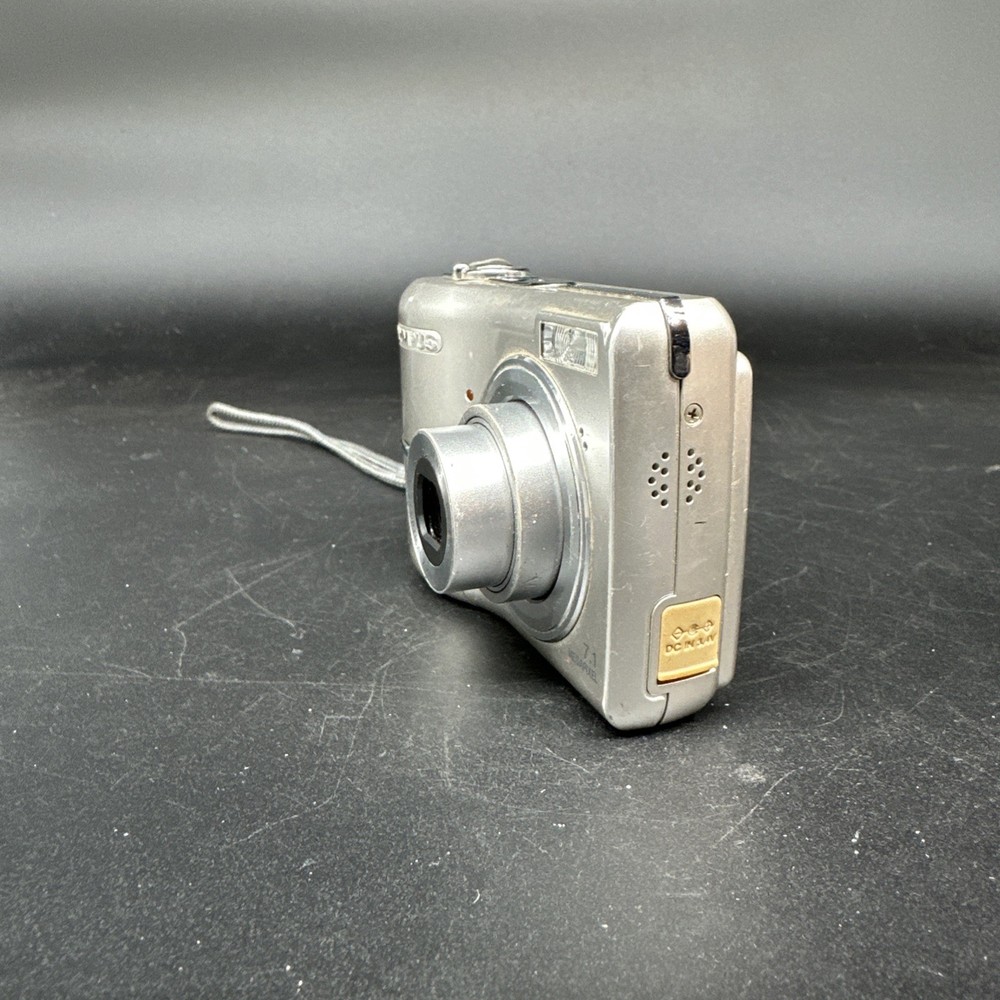 Olympus FE-270 7.1MP Digital Camera, Silver - Tested