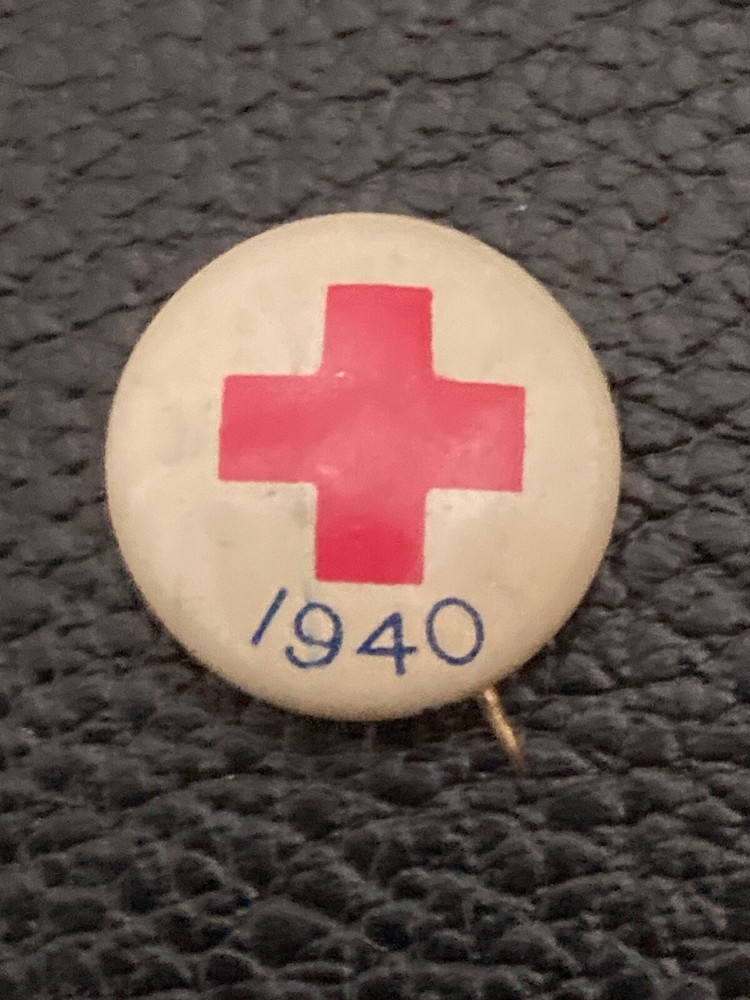 COLLECTABLE 1940 Red Cross Button