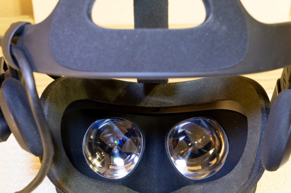 Oculus Rift - Virtual Reality Headset + Touch Controllers & 2x Sensors